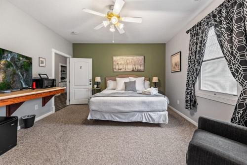 Blue Ridge Apartment | NEW King Bed,Suite,Downtown BR Southern Charm Boxcar