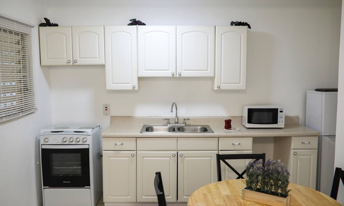 Kingston Apartment | New Kingston's Deluxe Apartment