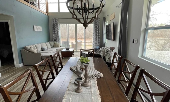 Eatonton House | New! Lake House Retreat with Private Dock, Kayaks & Firepit