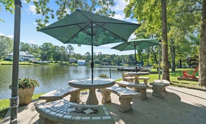 Eatonton House | *New* Lake life fun! Sleeps 14, 4bed, 4bth