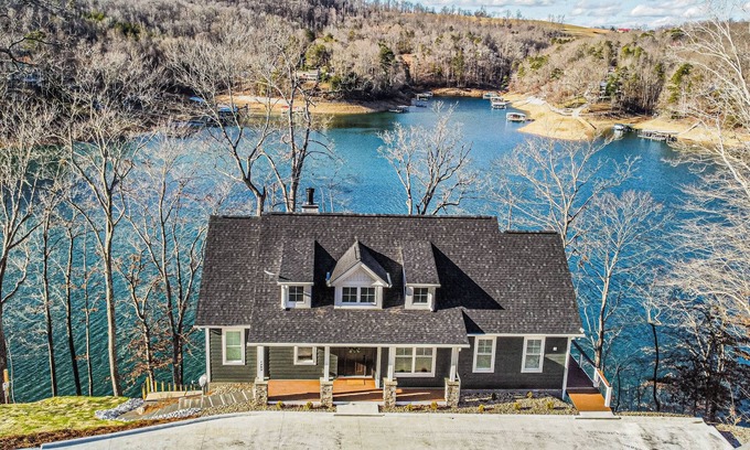 Big Creek House | NEW! Lakefront Panoramic Views of lake and Mountains, Large Covered 2-Slip Dock