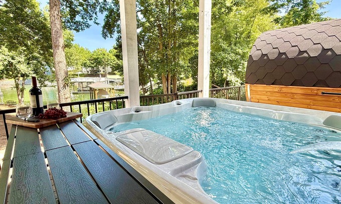 Denver House | *NEW* Lakefront Wellness Escape Hot tub & Yoga