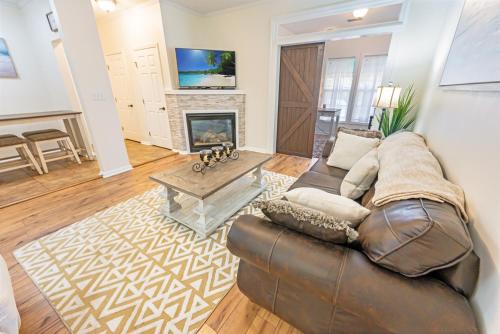 Vaught Apartment | NEW! Large 2BR Savannah Shores PoolPickleball