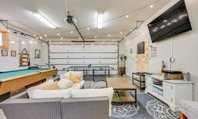 New Lisbon House | New Lisbon Home w/Fire Pit & Ping-Pong!
