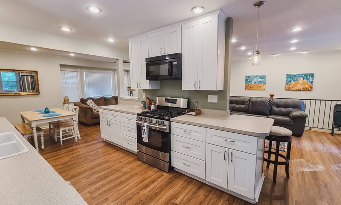 Mint Hill House | New Listing- 2.5 acres, spacious and newly-renovated home next to pond