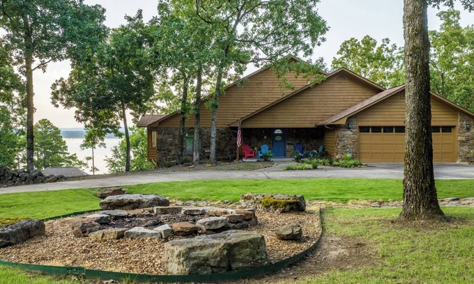 Quitman House | New Listing! 3 Bedroom | 3.5 Bathroom Home on Greers Ferry Lake!