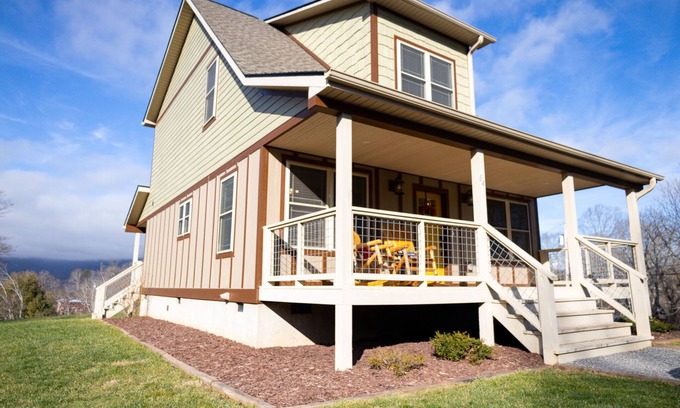 Waynesville House | NEW LISTING, Beautiful Mountain views, Minutes to downtown, New construction