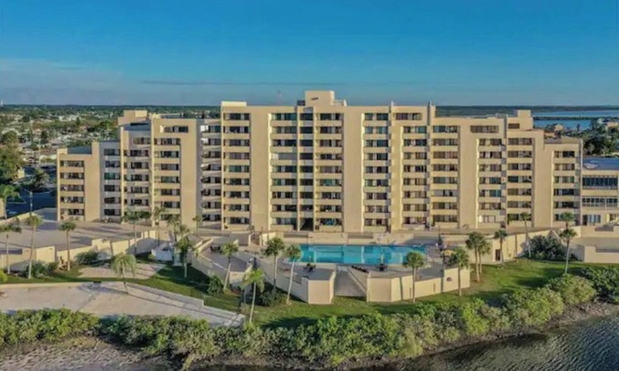 Hudson House | New Listing! Beautiful Condo surrounding the Gulf!