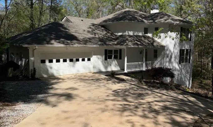 Gainesville House | New Listing Discount! Luxurious Lake House With Dock