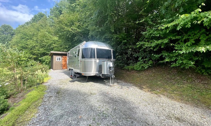 Hendersonville House | NEW LISTING! Glamping in the mountains by RedAwning