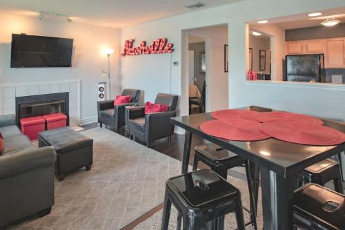 North Capitol Apartment | NEW LISTING! GORGEOUS Downtown Nashville Walk to ALL On the RIVER #3