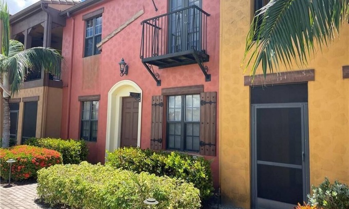 Fort Myers Condo | NEW LISTING! Ground level condo, 2 King Bdrm w/2 Ensuite Bathsnnnnnnn