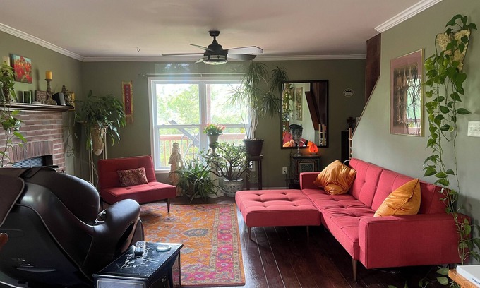 Weaverville House | NEW LISTING Heavenly Spa Retreat Sunrise & Sunset Views. Month to Month.