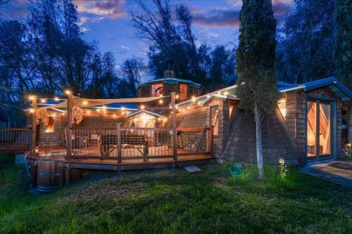 Coarsegold House | New Listing- Hobbit House @ Yosemite w/spa/firepit/unique