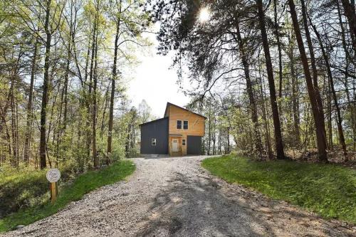 Logan House | New listing- Hocking Hills Modern Cabin