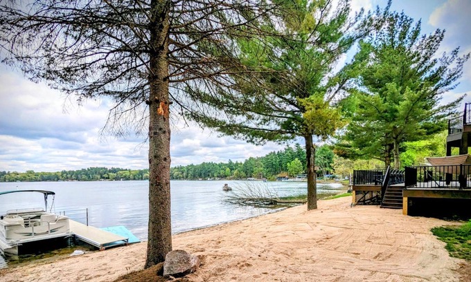 Pine River House | New Listing / Lake House / Sleeps 24 / Amazing Beach and Views