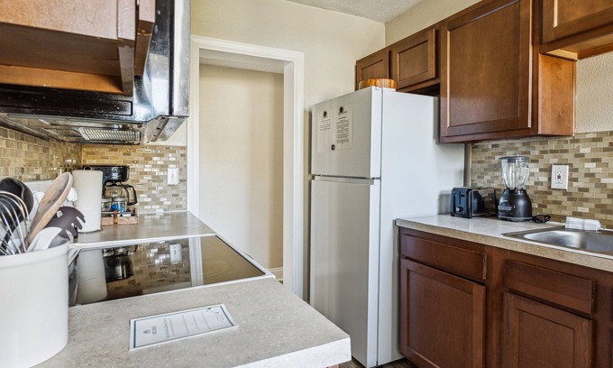 Lakeshore South House | NEW LISTING! Lakeshore Lush (4-Bedroom Home) - Pets Allowed by RedAwning