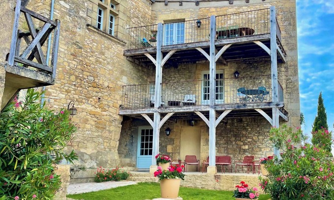 Beynac-et-Cazenac House | New Listing! Maison Delluc with Spectacular Vistas
