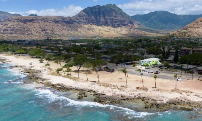 Waianae House | NEW Listing Oceanfront Home + Boards + Beach Gear
