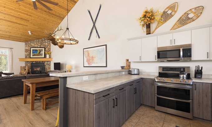 Big Sky Ski Chalet | New listing! Recently updated chalet in Big Sky. Hot tub & close to town center!