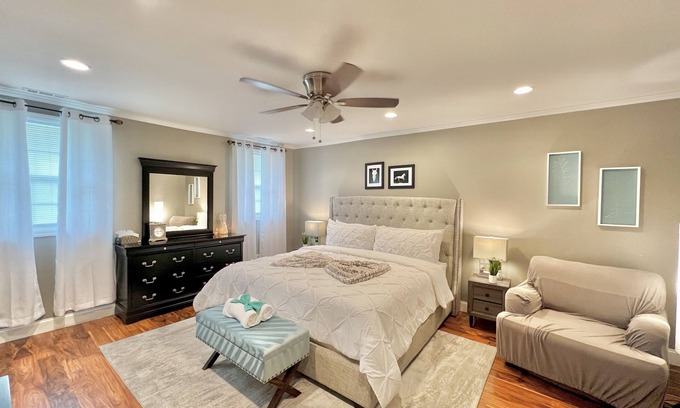 Open Gates House | NEW Listing. Remodeled 4 bed 2 bath. clean & comfortable