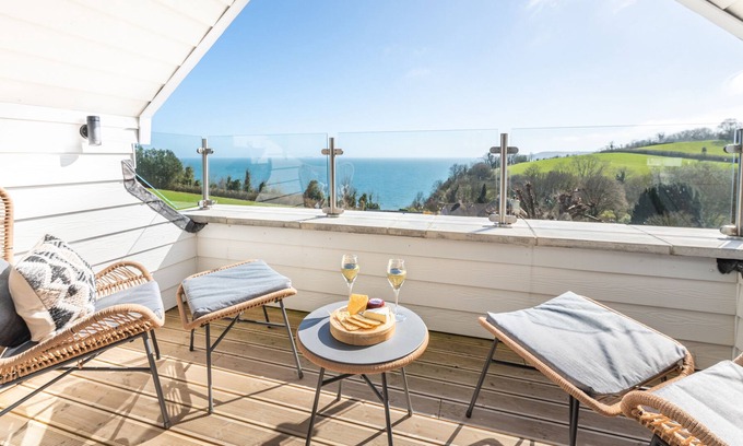Torquay Apartment | New Listing! South Devon Coastal Apartment with Sea Views & Parking