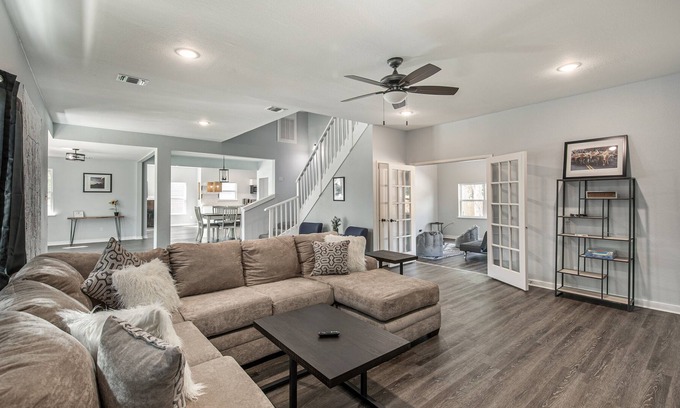 Highland Park House | New Listing! Spacious 4 BDRM Home W/Pool Mins To DT/Riverwalk!