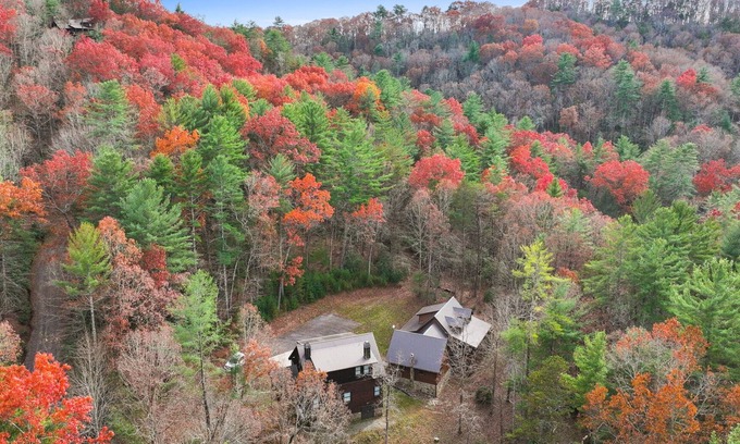 Aska Cabin | New Listing Specials! Spacious - Fire Pit - Pool Table - Shuffleboard