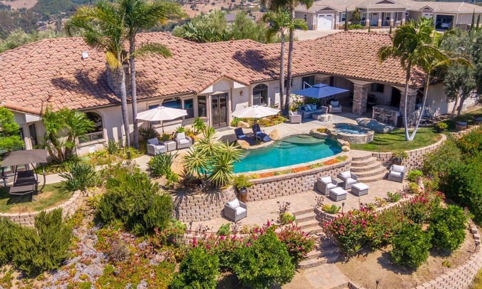 Fallbrook House | NEW LISTING…Spectacular Fallbrook Custom Estate on 2 acres with incredible views