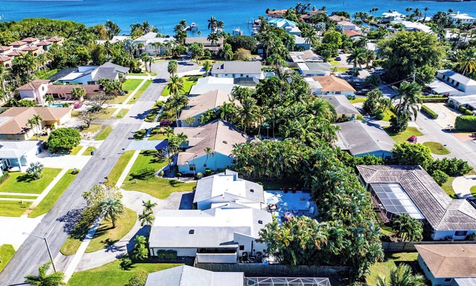 Boynton Beach House | New Listing! Stunning South Florida Escape! 5 minutes to beach!