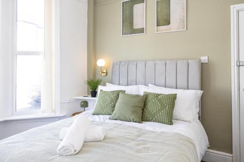 Liverpool House | New Listing Stunning Liverpool Abode Lounge Room Sleeps 9