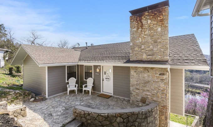 Branson Cottage | New Listing! WELCOME to your AMAZING RETREAT!n Great for couples or families!n