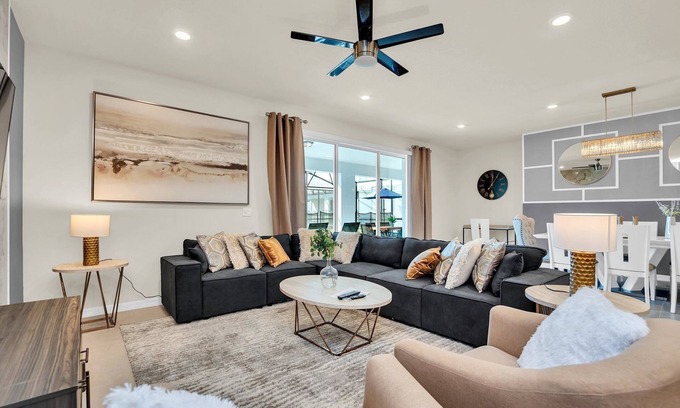 Davenport House | New Listing! Windsor Island, 10mi to Disney & 22mi to Universal - FS382048