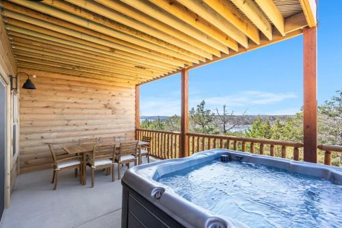 Table Rock House | New Log Cabin, Pvt Hot Tub, Free Daily Activities, Shuffleboard, Arcade