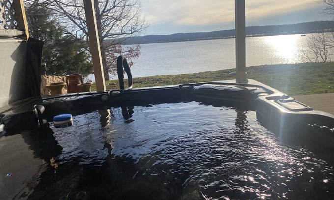 Cadiz House | NEW! LOOKOUT- lakefront view with home theatre and fire pit, sleeps 12!