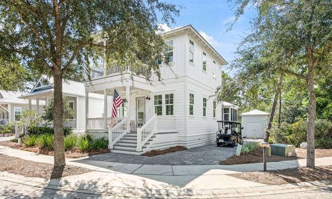 Greenway Park House | NEW! LSV, Bikes, 2 masters! STUNNING + Loaded