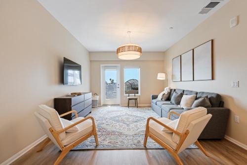 North Park Apartment | NEW LUX Modern Retreat Views Parking Workspaces