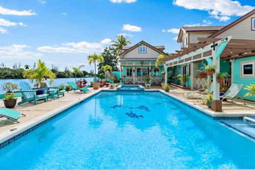 Nassau House | NEW LUXE Caribbean Cottage in THE BAHAMAS with Canal Access!