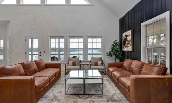 Arley House | New*Luxe Lakefront*Fully Loaded*Hot Tub*Fire Pit