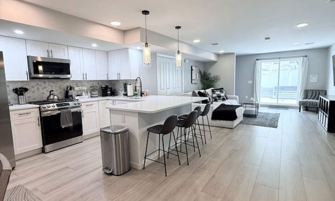 Communipaw House | New luxurious 3 BR 2.5BA Duplex W/Backyard