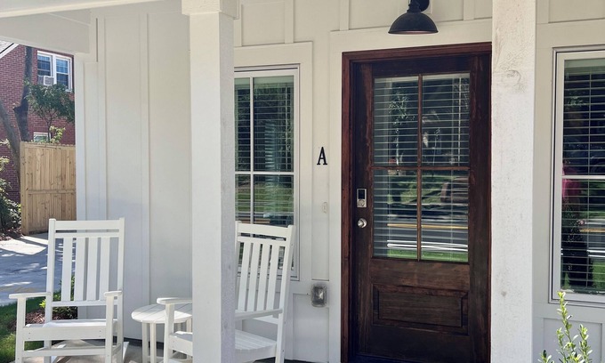 Auburn Cottage | New Luxury 1BR Cottage in Downtown Auburn!