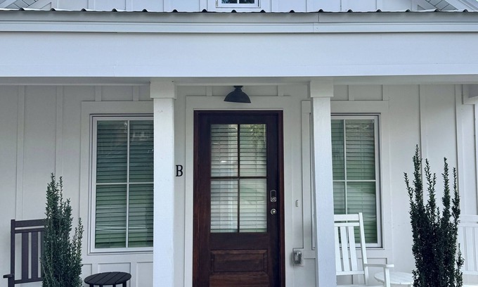Auburn Cottage | New Luxury 1BR Cottage in Downtown Auburn Cottage District!