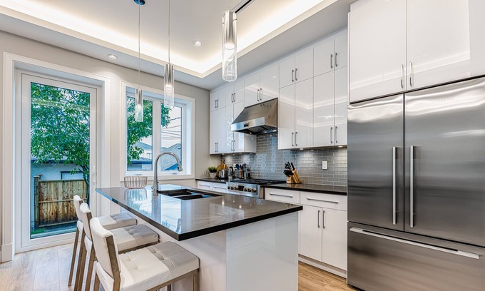 Marpole House | New Luxury 3 Bedroom Duplex