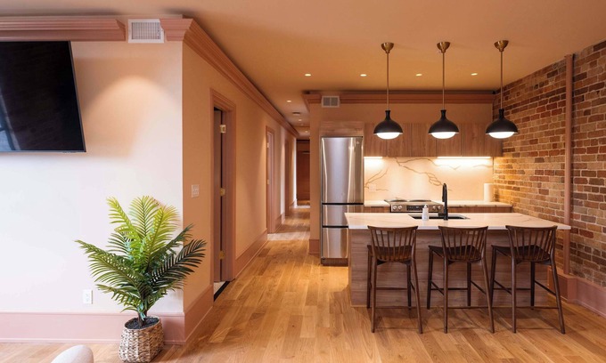 Faubourg Lafayette Hotel | New ! Luxury 4 Bedroom New Orleans Suite with Pool!