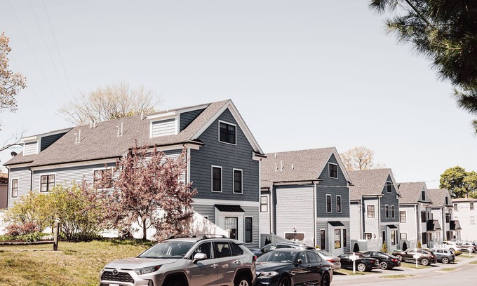 Needham Apartment | New Luxury 4bd Townhouse in Needham
