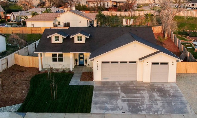 Redding House | *NEW Luxury 4Bdrm Home/Adventure Base Camp*