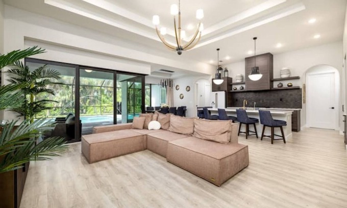 North Port House | New Luxury Home! Cozy & clean w/Pool & Gym