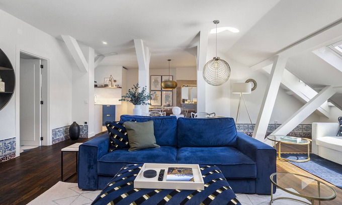 Santa Maria Maior Apartment | New! Luxury Prime Location Great for Family & Friends