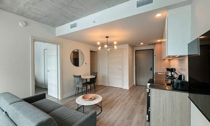 Quartier des Spectacles Apartment | New Luxury Unit in Heart of MTL 905 | Metro access