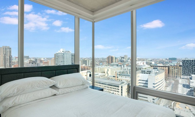 Quartier des Spectacles Apartment | New Luxury Unit in Heart of MTL 908 | Metro access
